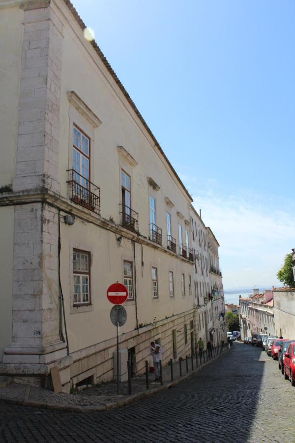 Johnie's Place & Suites Vandrerhjem